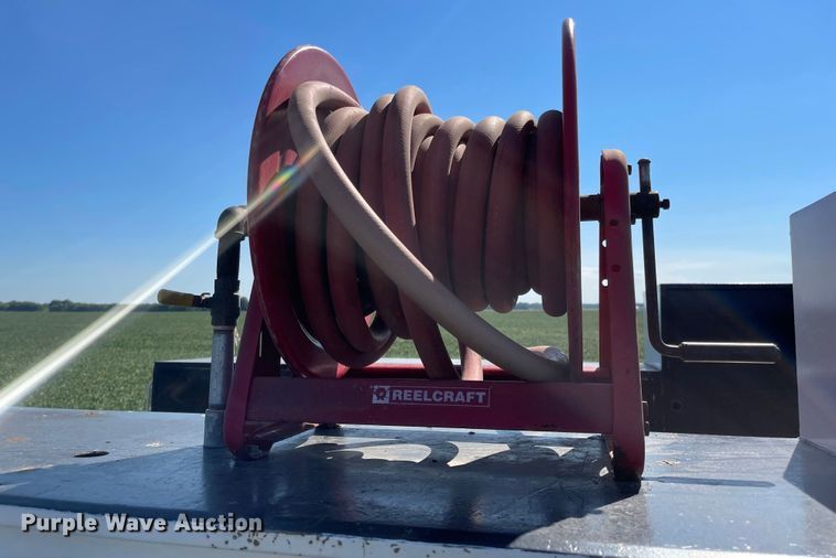 image for item MU9091 2002 Freightliner FL70  utility / service truck