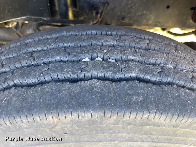 image for item MU9091 2002 Freightliner FL70  utility / service truck