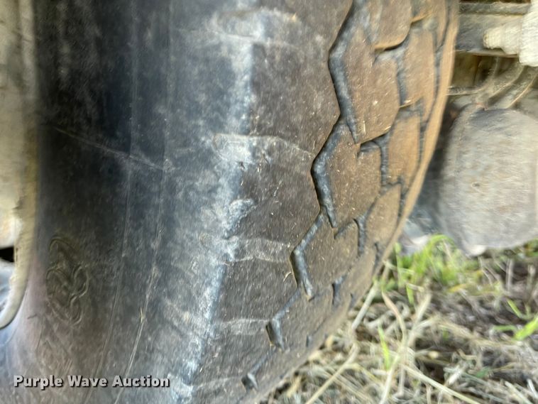 image for item MU9091 2002 Freightliner FL70  utility / service truck