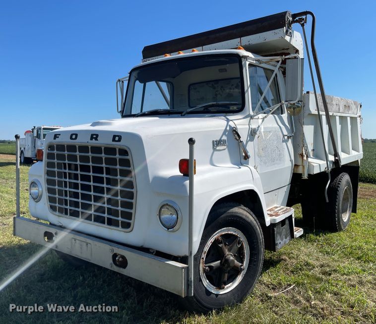 image for item MU9093 1975 Ford 700  dump truck