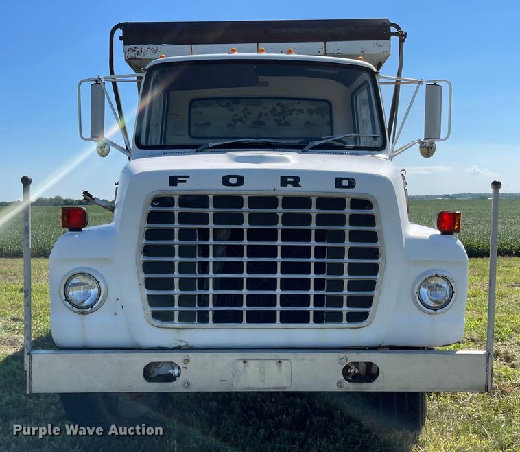 image for item MU9093 1975 Ford 700  dump truck