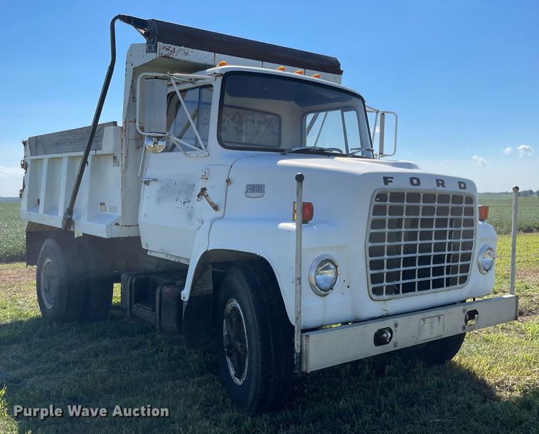 image for item MU9093 1975 Ford 700  dump truck