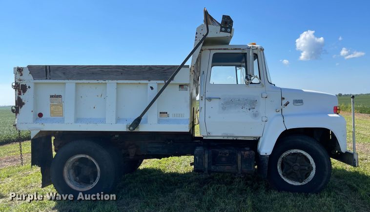 image for item MU9093 1975 Ford 700  dump truck