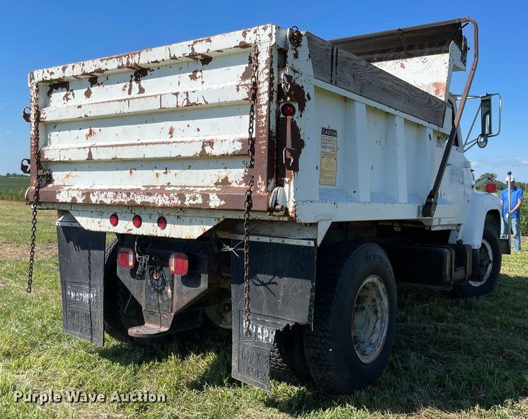 image for item MU9093 1975 Ford 700  dump truck