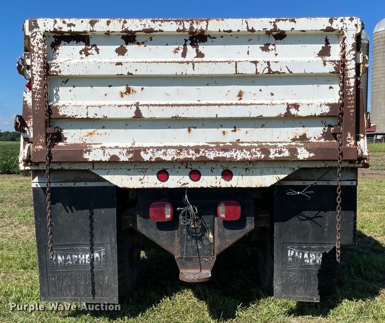 image for item MU9093 1975 Ford 700  dump truck