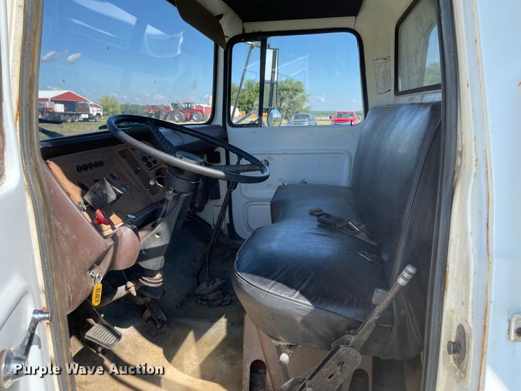 image for item MU9093 1975 Ford 700  dump truck