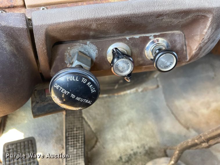 image for item MU9093 1975 Ford 700  dump truck