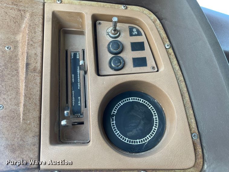 image for item MU9093 1975 Ford 700  dump truck