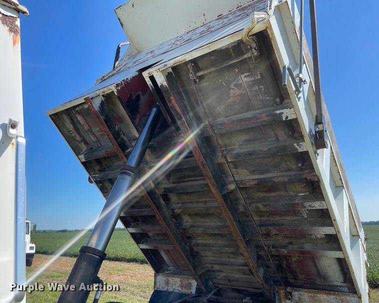 image for item MU9093 1975 Ford 700  dump truck