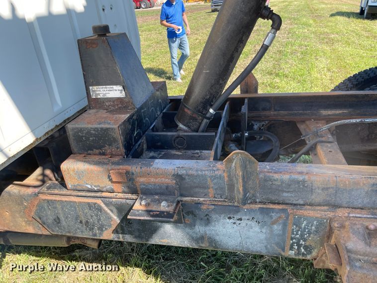 image for item MU9093 1975 Ford 700  dump truck