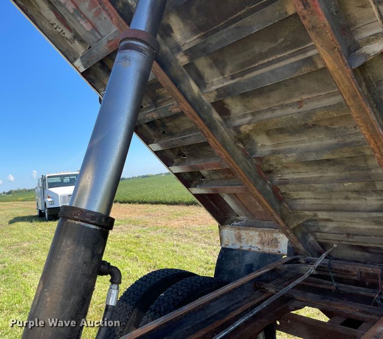 image for item MU9093 1975 Ford 700  dump truck