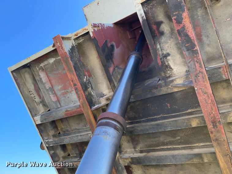 image for item MU9093 1975 Ford 700  dump truck