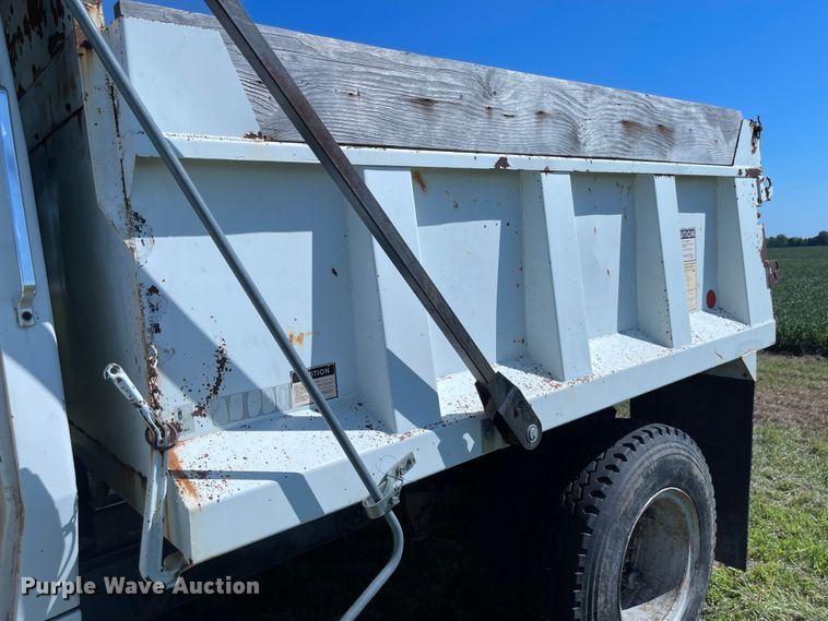image for item MU9093 1975 Ford 700  dump truck