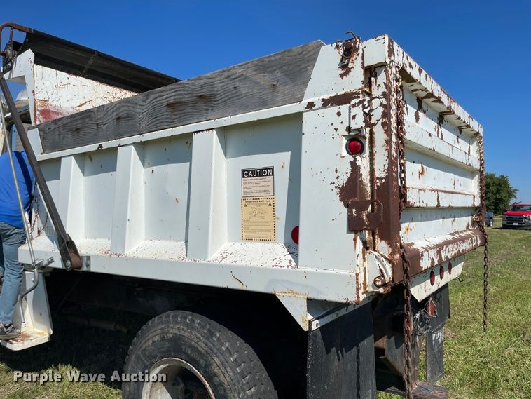 image for item MU9093 1975 Ford 700  dump truck