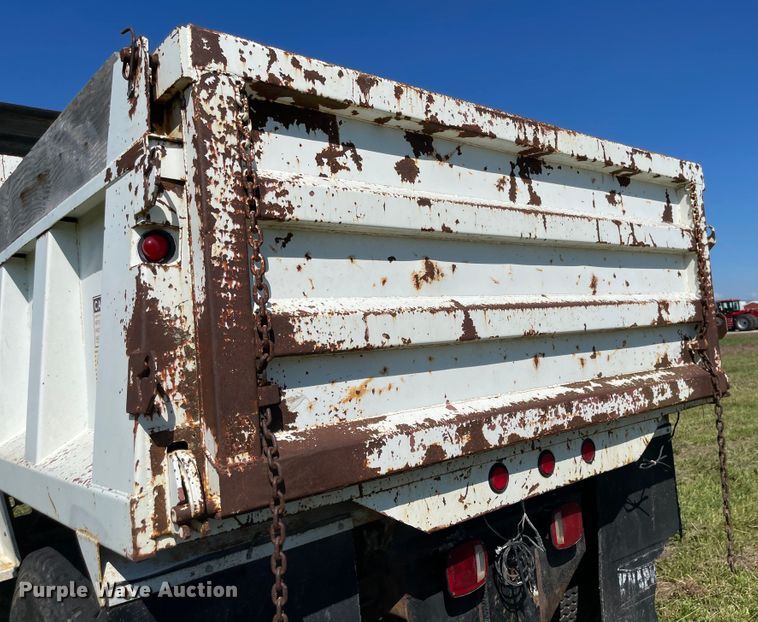 image for item MU9093 1975 Ford 700  dump truck