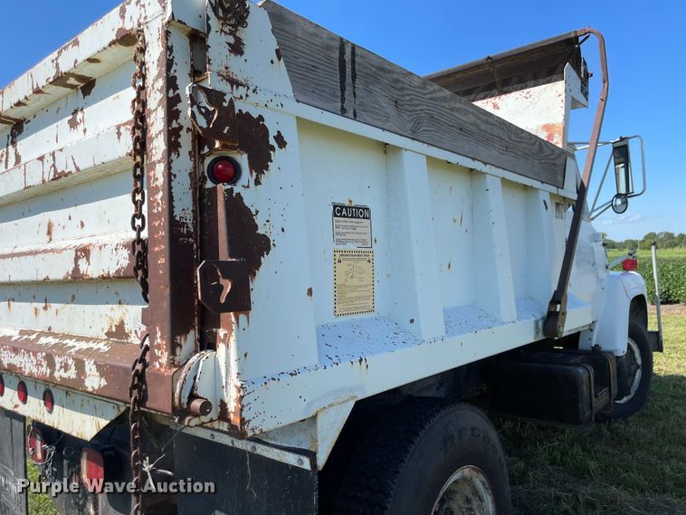 image for item MU9093 1975 Ford 700  dump truck