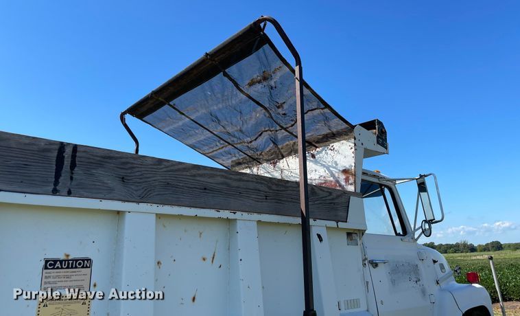 image for item MU9093 1975 Ford 700  dump truck