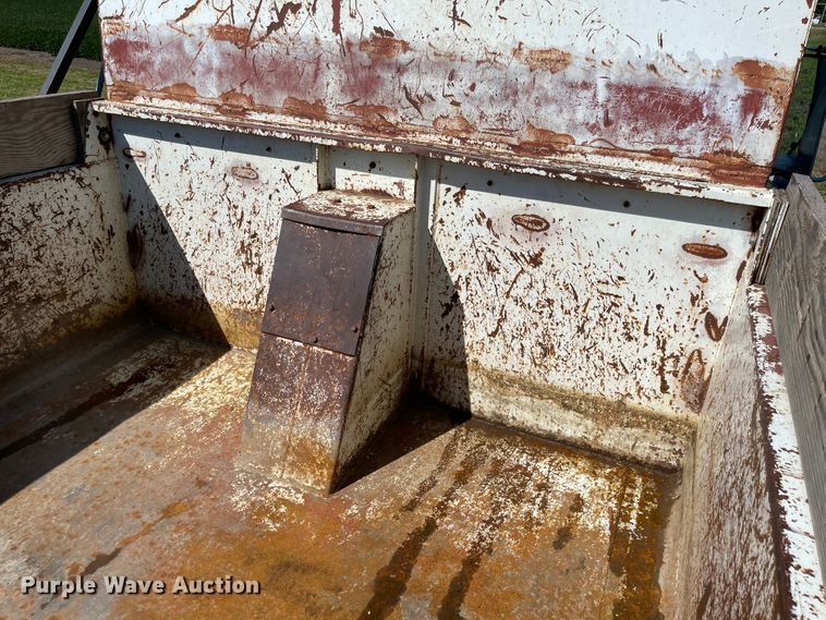 image for item MU9093 1975 Ford 700  dump truck