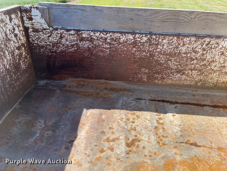 image for item MU9093 1975 Ford 700  dump truck