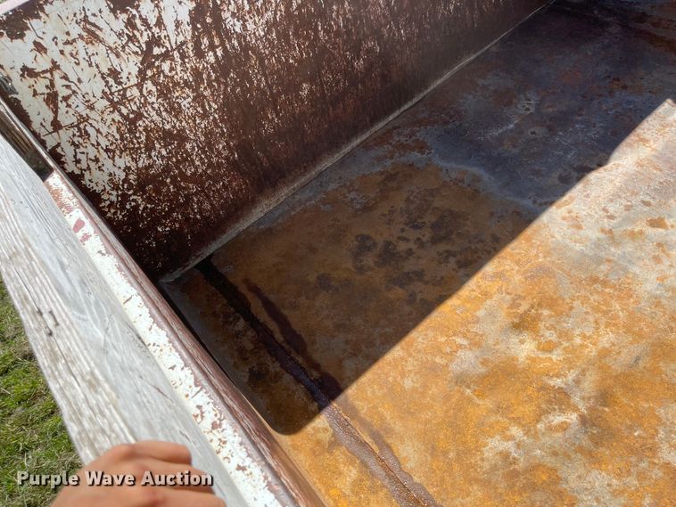 image for item MU9093 1975 Ford 700  dump truck