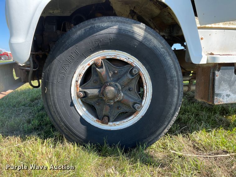 image for item MU9093 1975 Ford 700  dump truck