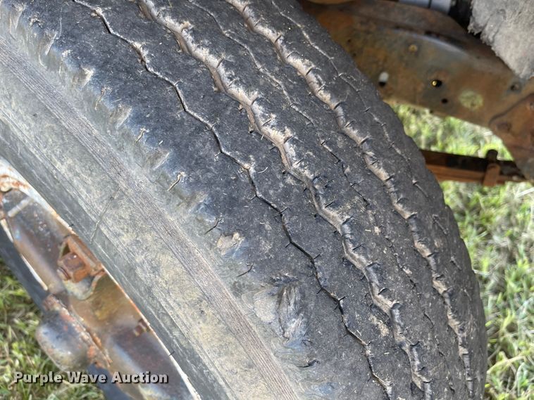 image for item MU9093 1975 Ford 700  dump truck