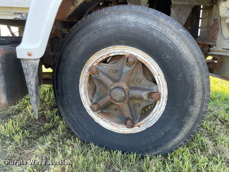 image for item MU9093 1975 Ford 700  dump truck