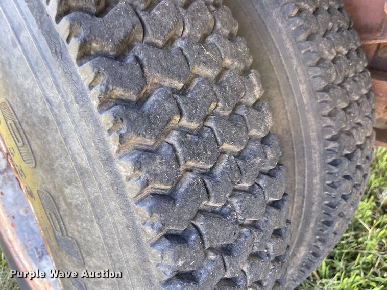 image for item MU9093 1975 Ford 700  dump truck