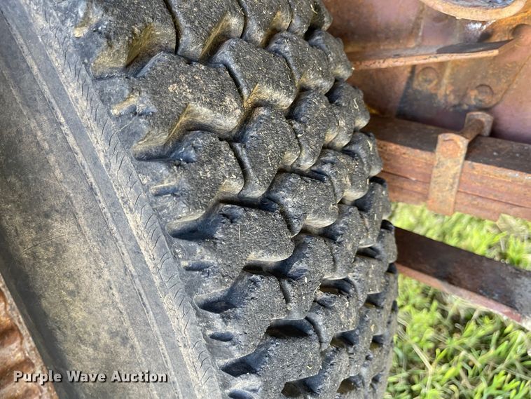 image for item MU9093 1975 Ford 700  dump truck