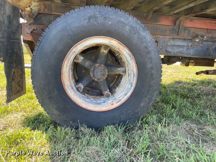 image for item MU9093 1975 Ford 700  dump truck