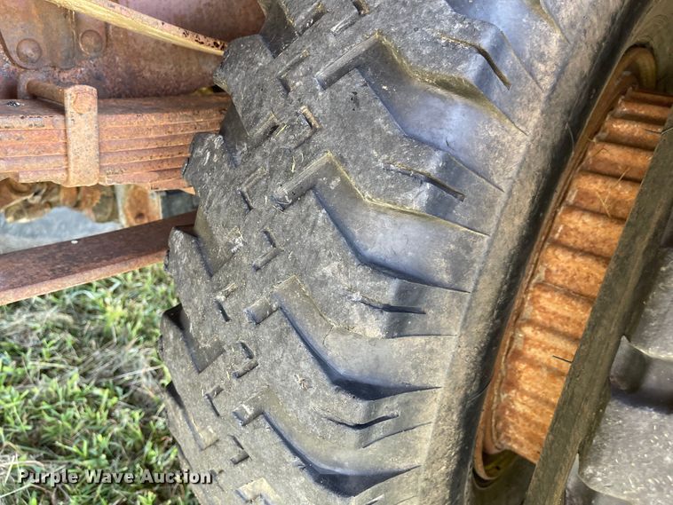 image for item MU9093 1975 Ford 700  dump truck