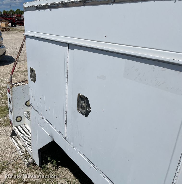 image for item MU9094 Service bed