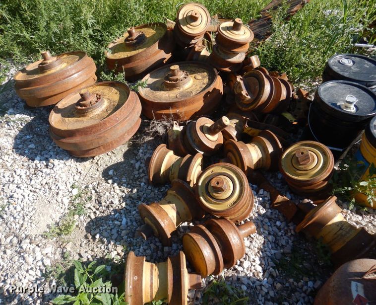 image for item MU9731 Dozer undercarriage parts