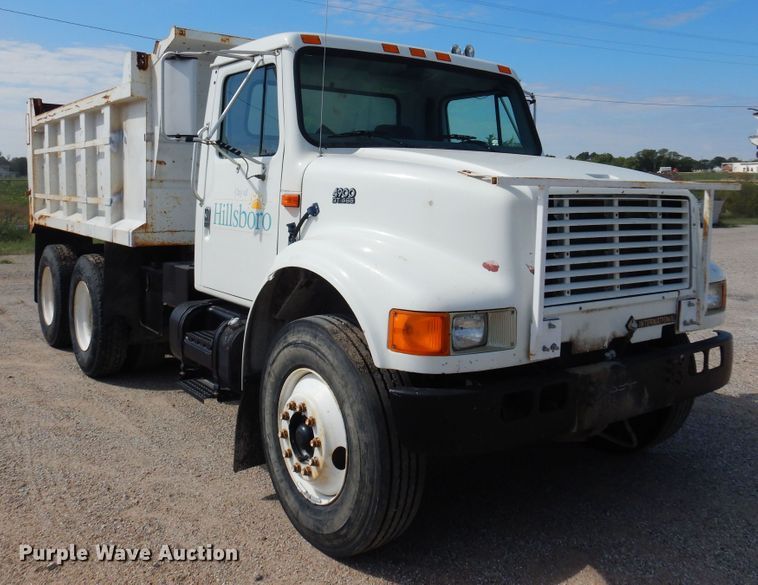 image for item DB7835 1998 International 4900  dump truck