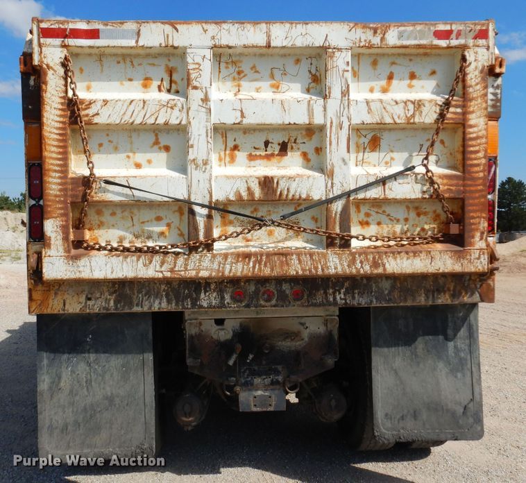 image for item DB7835 1998 International 4900  dump truck