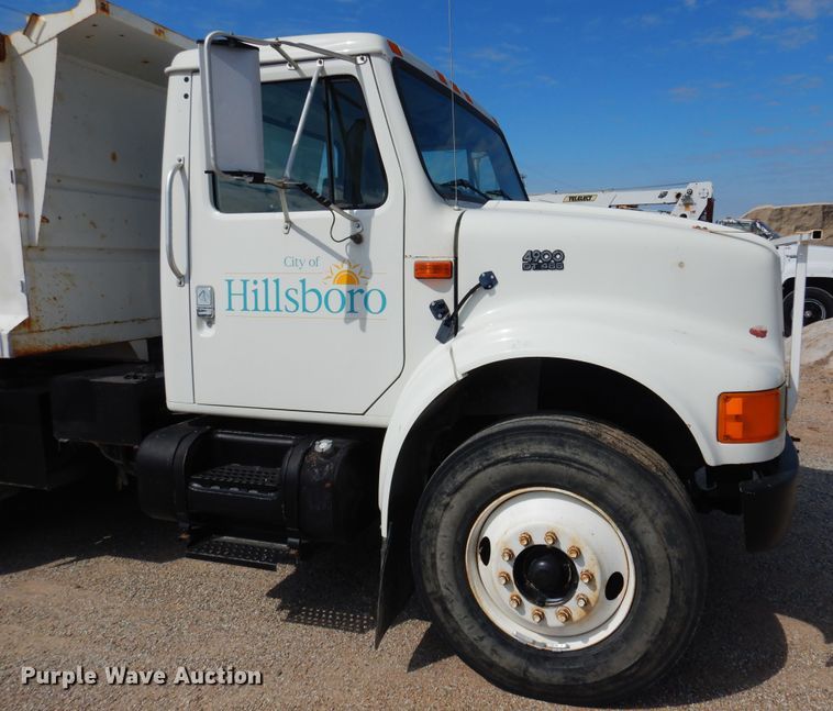 image for item DB7835 1998 International 4900  dump truck