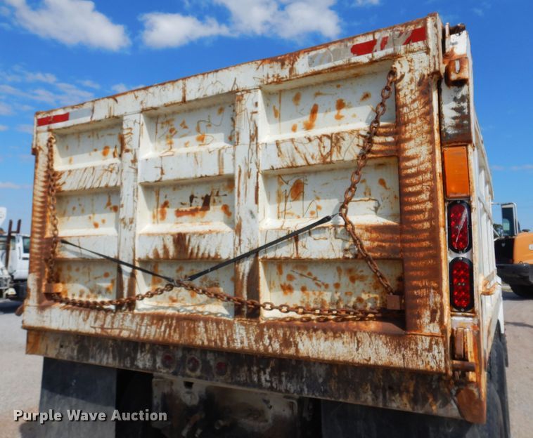 image for item DB7835 1998 International 4900  dump truck