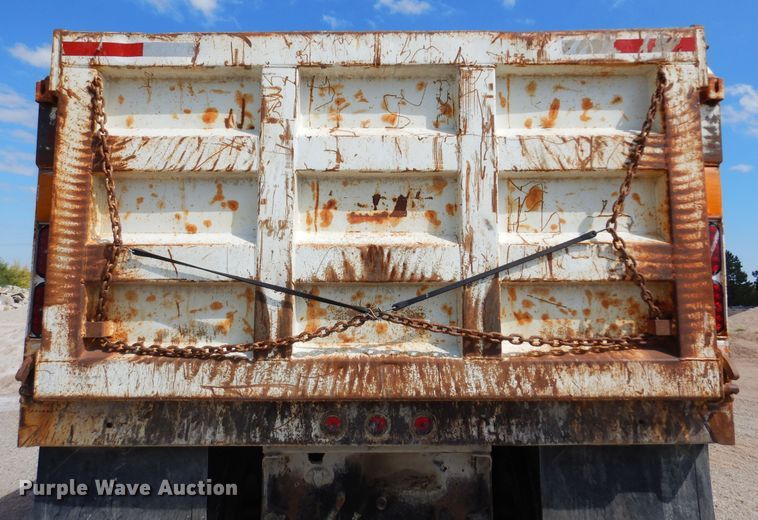 image for item DB7835 1998 International 4900  dump truck