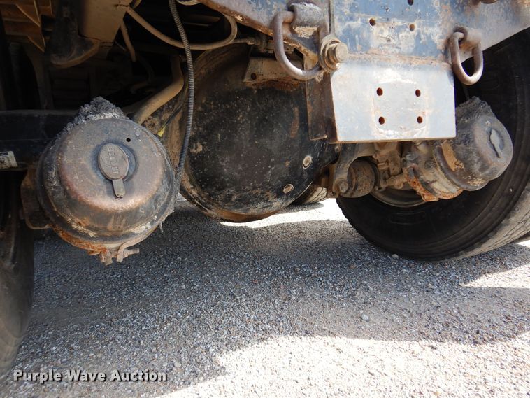 image for item DB7835 1998 International 4900  dump truck