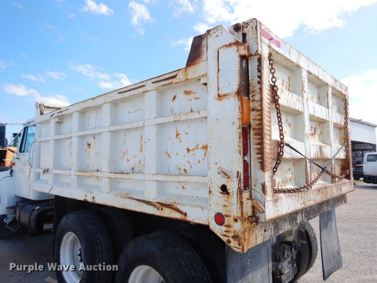 image for item DB7835 1998 International 4900  dump truck