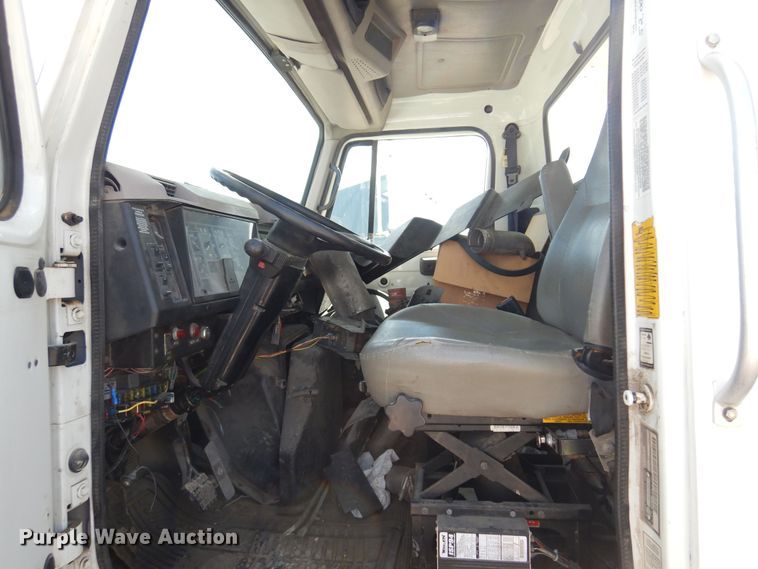 image for item DB7835 1998 International 4900  dump truck