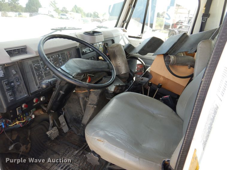 image for item DB7835 1998 International 4900  dump truck