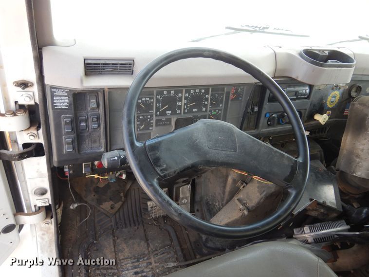 image for item DB7835 1998 International 4900  dump truck