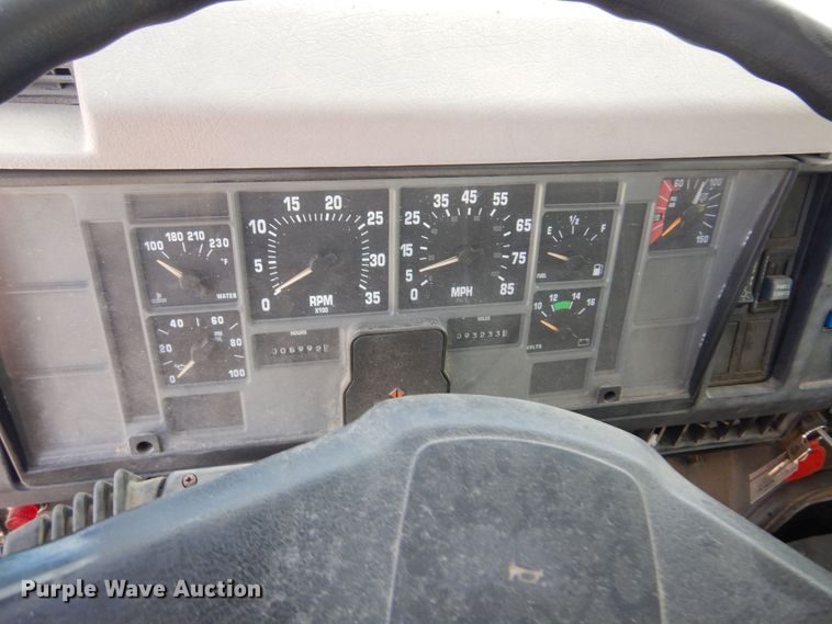 image for item DB7835 1998 International 4900  dump truck