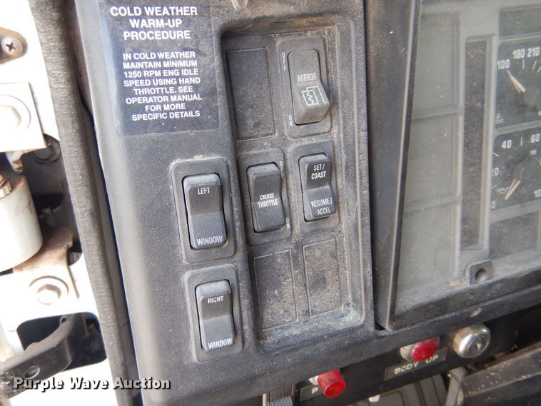 image for item DB7835 1998 International 4900  dump truck