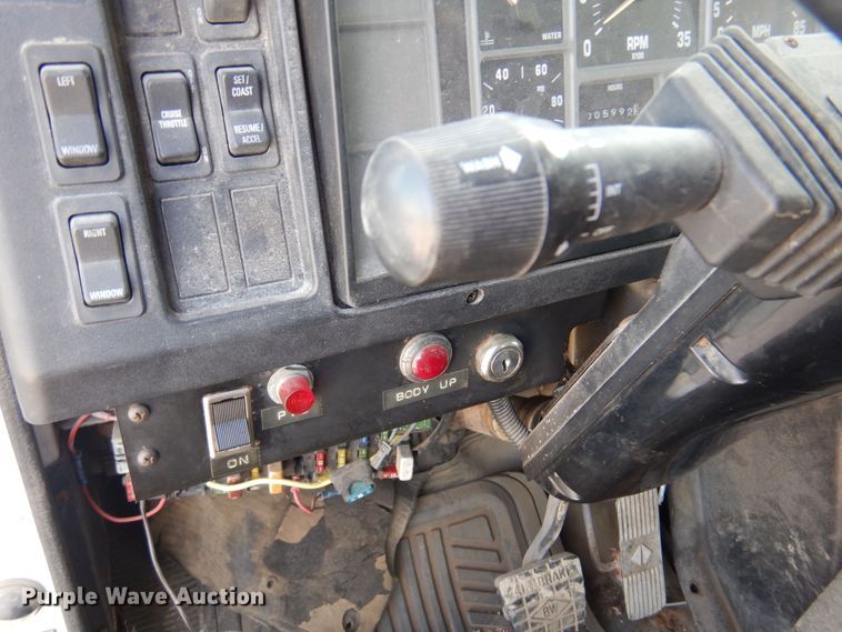 image for item DB7835 1998 International 4900  dump truck