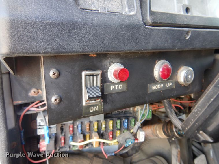 image for item DB7835 1998 International 4900  dump truck