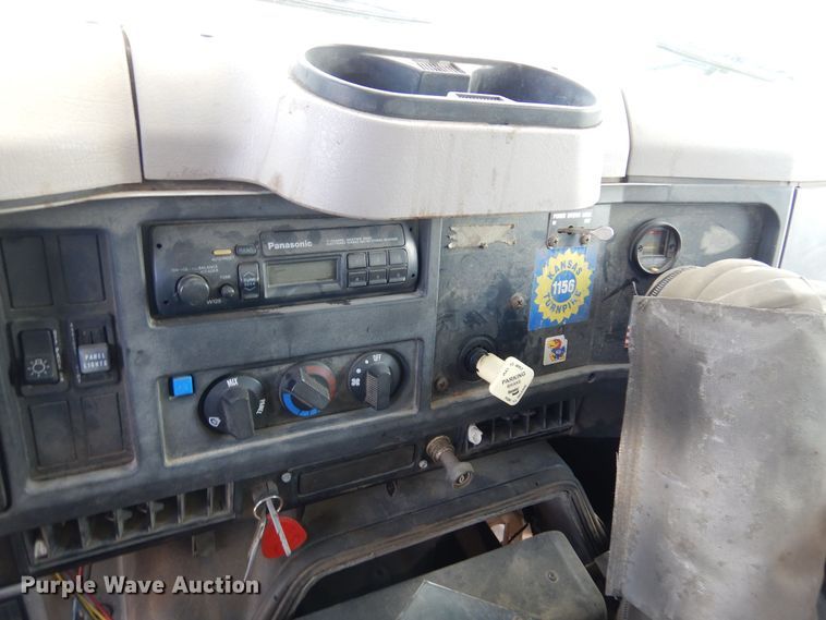 image for item DB7835 1998 International 4900  dump truck