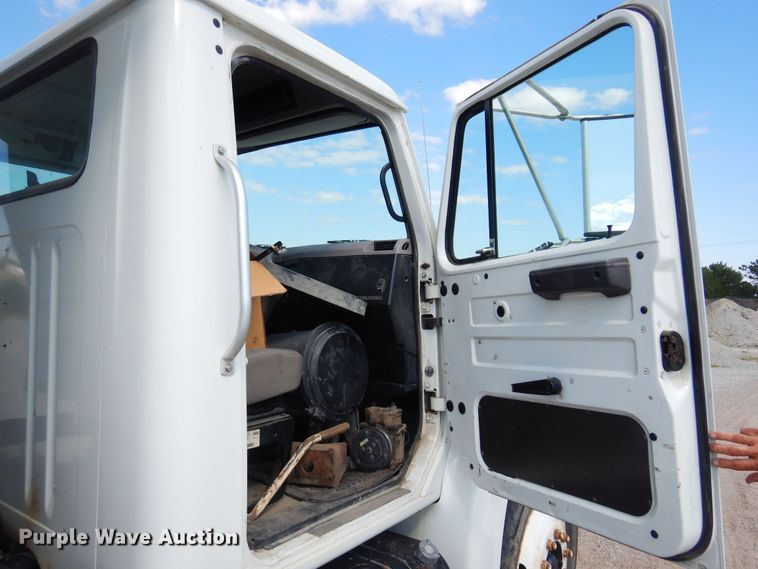 image for item DB7835 1998 International 4900  dump truck