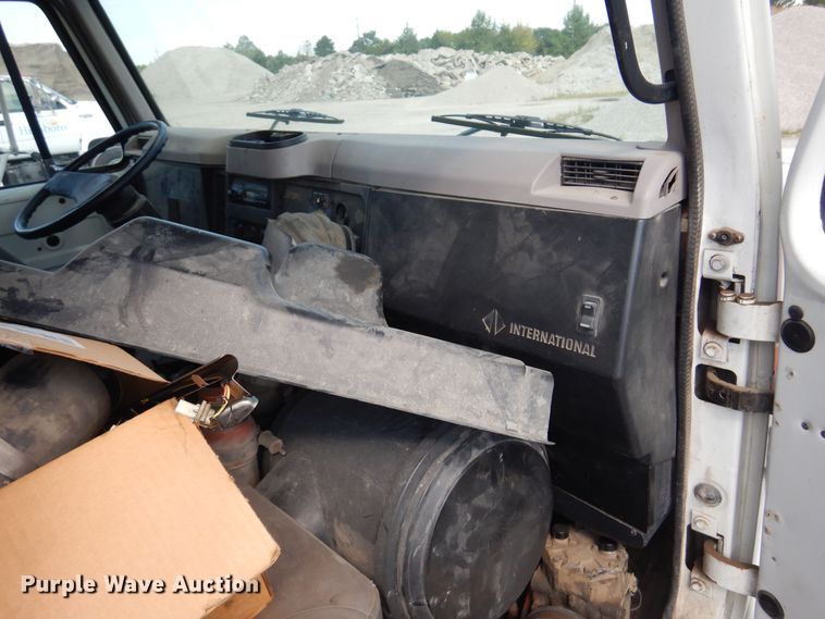 image for item DB7835 1998 International 4900  dump truck